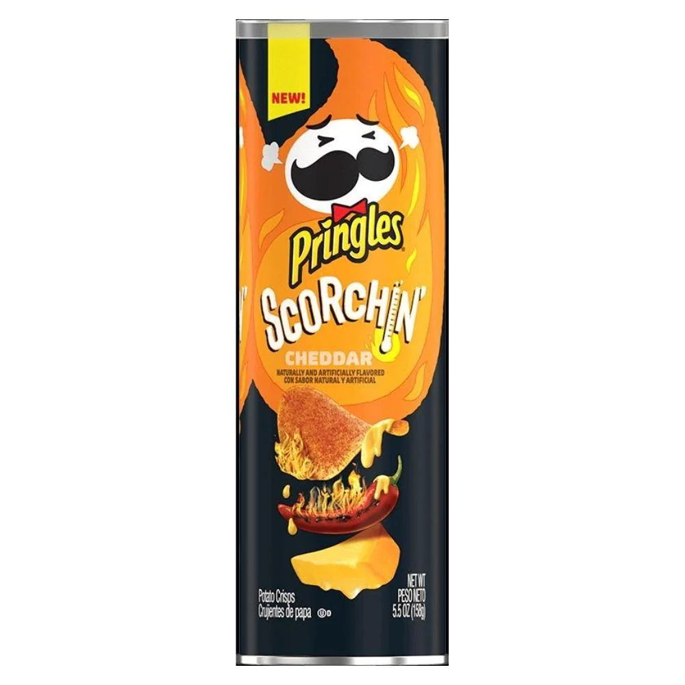 Pringles Scorchin' Cheddar, spicy cheese chips 158g (pack of 14)